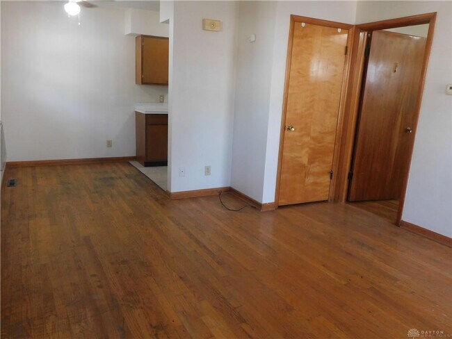 Building Photo - 1226 Kemper Ave