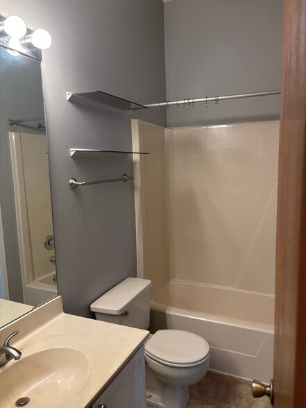 Building Photo - 17568 Pond Cir