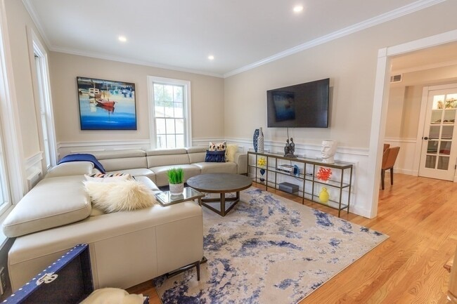 Building Photo - 58 Walnut St