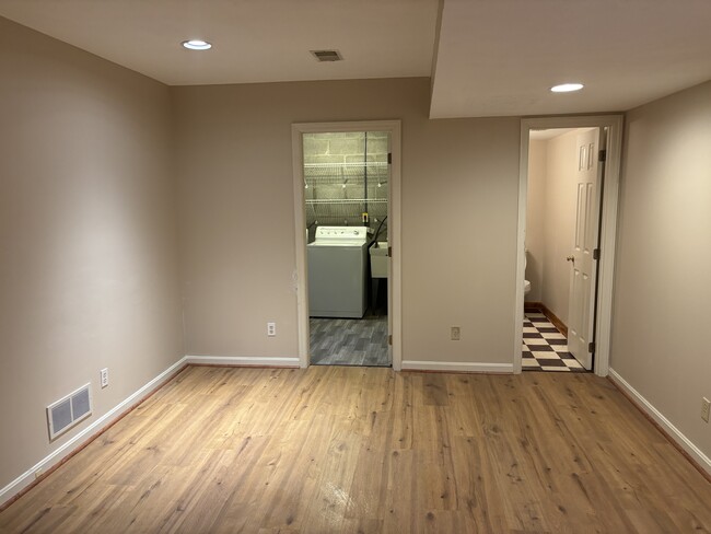 Building Photo - 203 Apple Blossom Ln