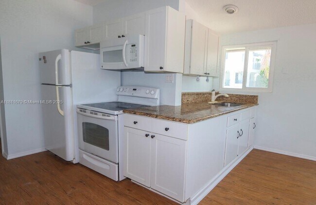 Building Photo - 812 Chukker Rd