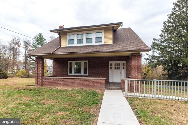 Building Photo - 343 Pawlings Rd