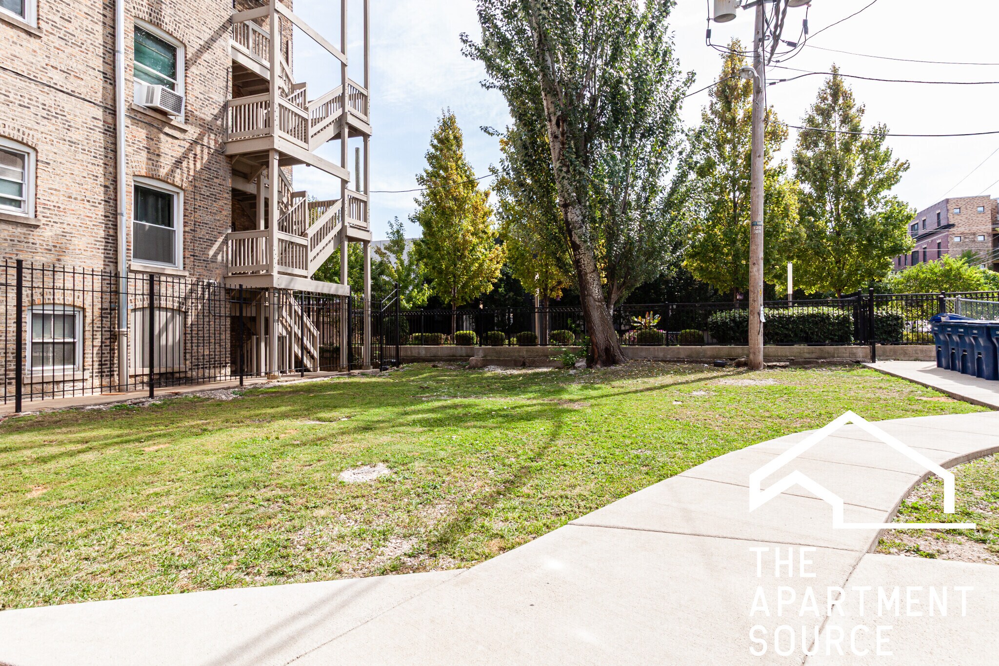 Building Photo - 635 W Barry Ave