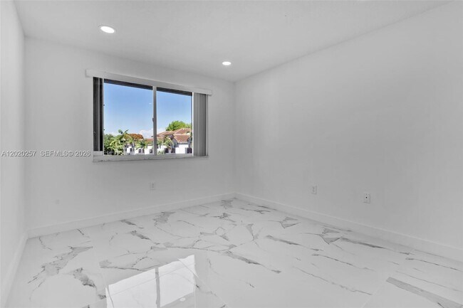 Building Photo - 10245 SW 154th Pl