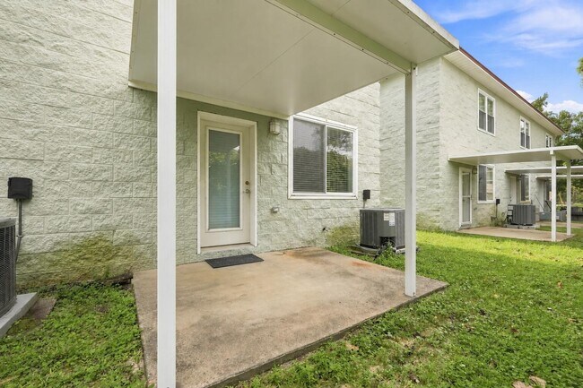 Building Photo - 530 Valparaiso Pkwy