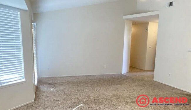Building Photo - Spacious 3 Bedroom Home with Fireplace & Garage in Northwest Bakersfield