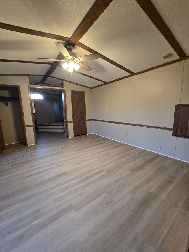 Building Photo - 3 bedroom, 2 bath Mobile Home in Yorktowne