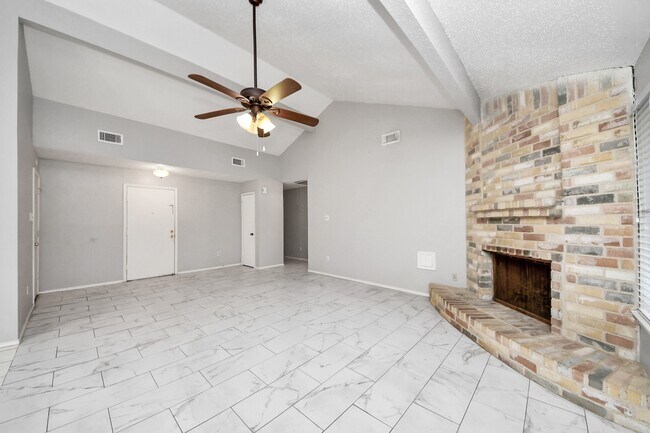 Building Photo - 527 Oakdale Dr