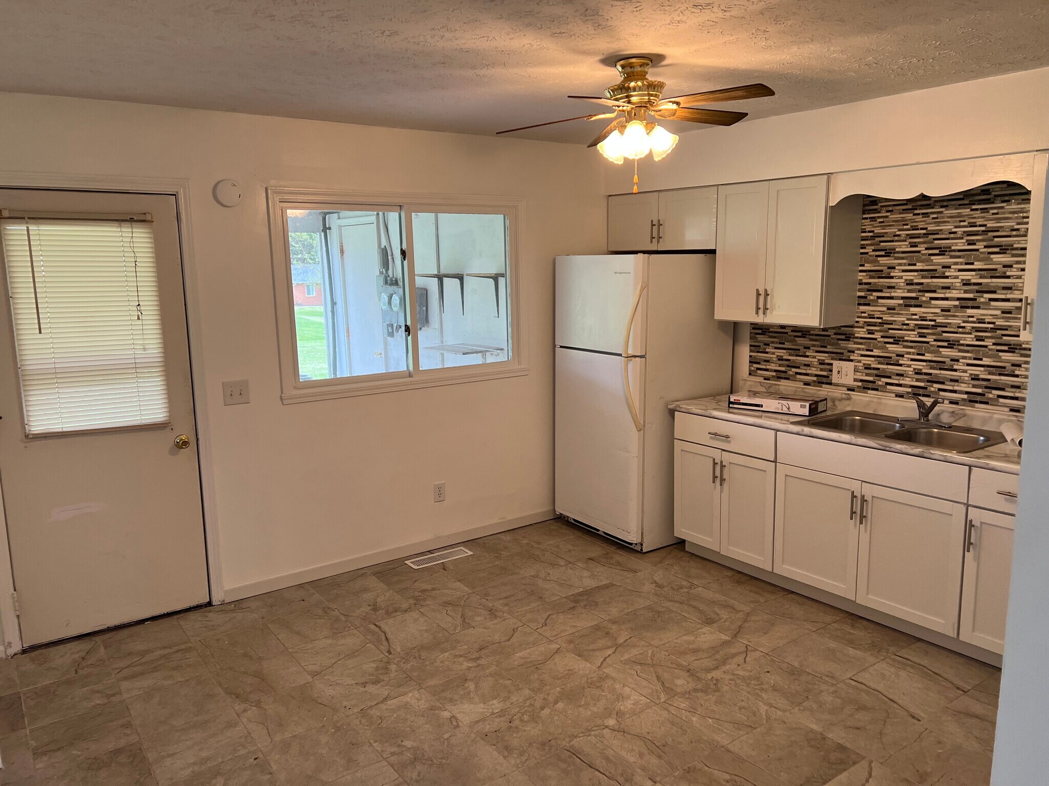 Kitchen - 7520 Portage St NW