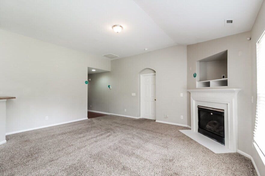 Building Photo - 4013 Lawrence Daniel Dr