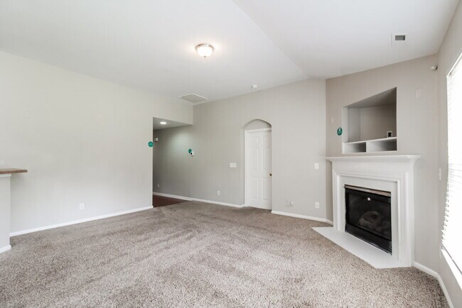 Building Photo - 4013 Lawrence Daniel Dr