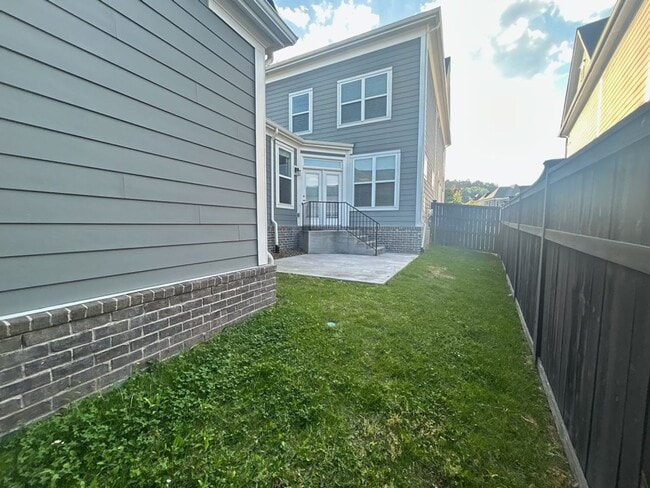 Building Photo - 3BR End-Unit in Westhaven | Main-Level Primary + Office + Bonus Room