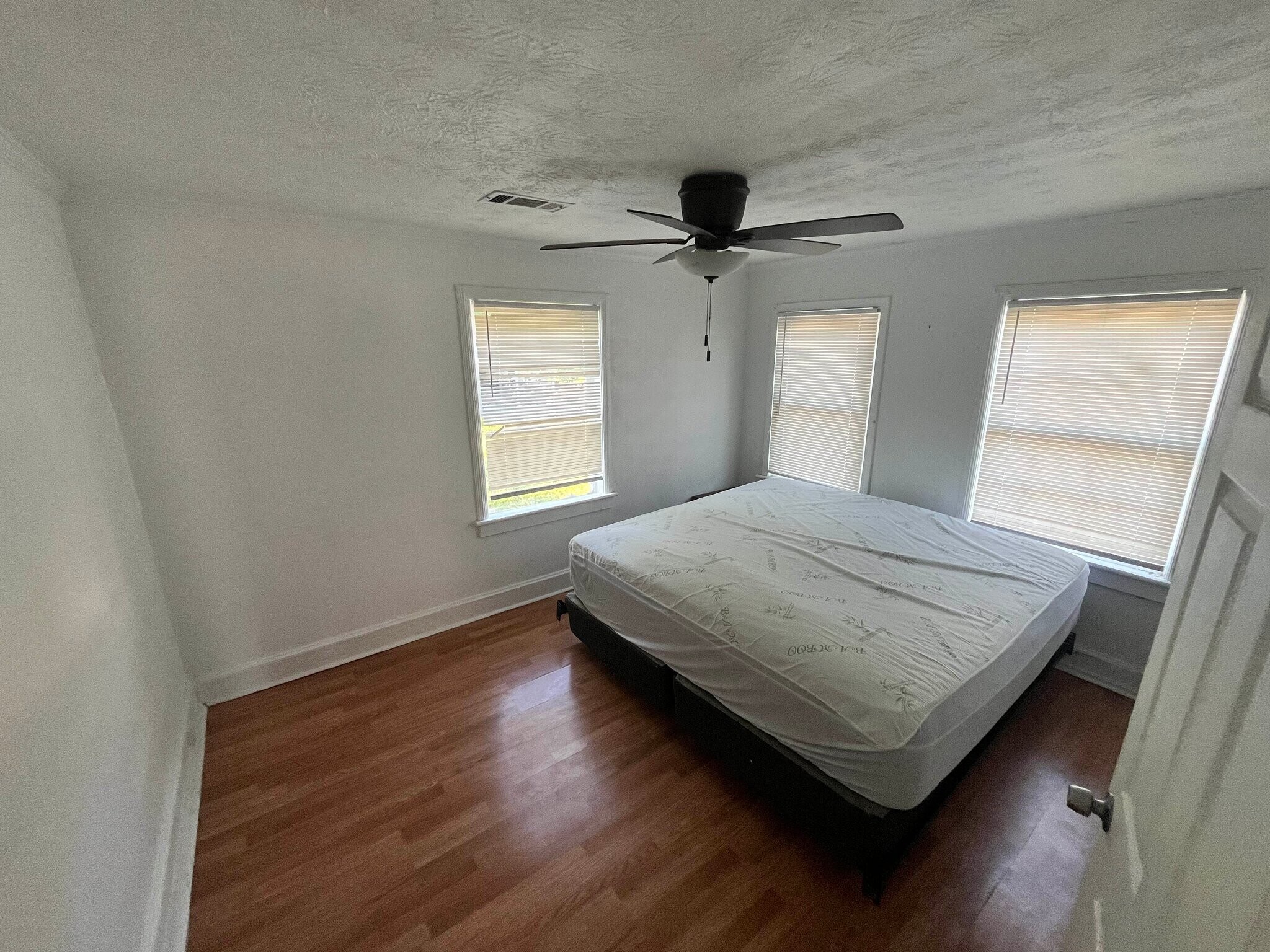 Building Photo - 298 Broadway St