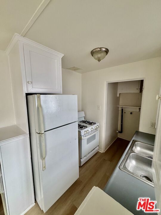 Building Photo - 407 W Manchester Blvd