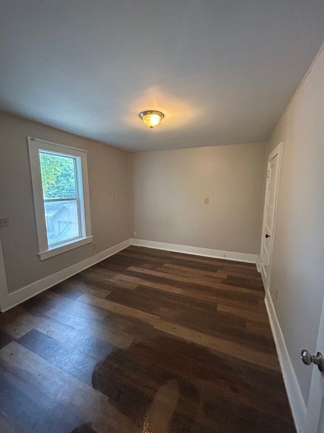 Building Photo - 516 Greenwood Ave