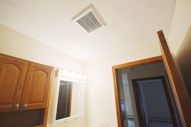 Building Photo - Holden: 2 Bed 1 Bath, Heat & Hot Water Inc...