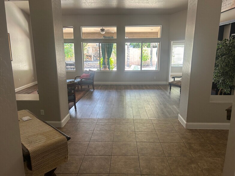 Building Photo - 758 S Lagoon Dr