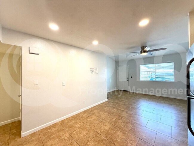 Building Photo - 6206 E Glencove St