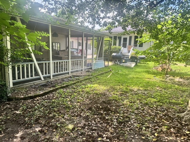 Building Photo - 122 E Dillon St