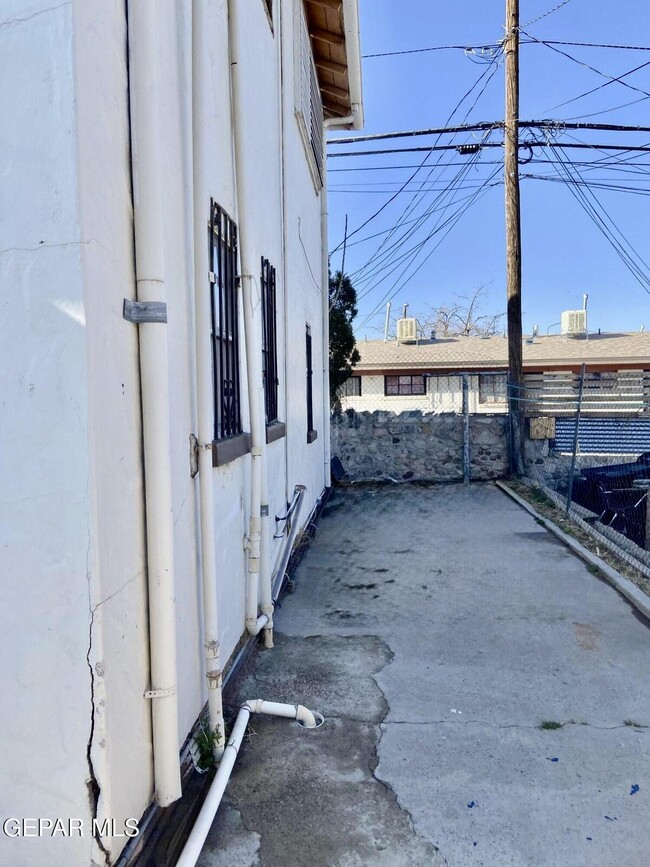 Building Photo - 4808 N Stevens St