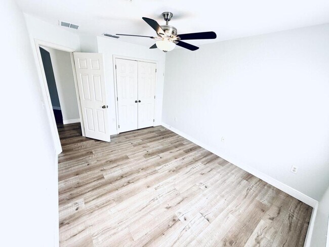 Building Photo - 2983 Ashland Ln S