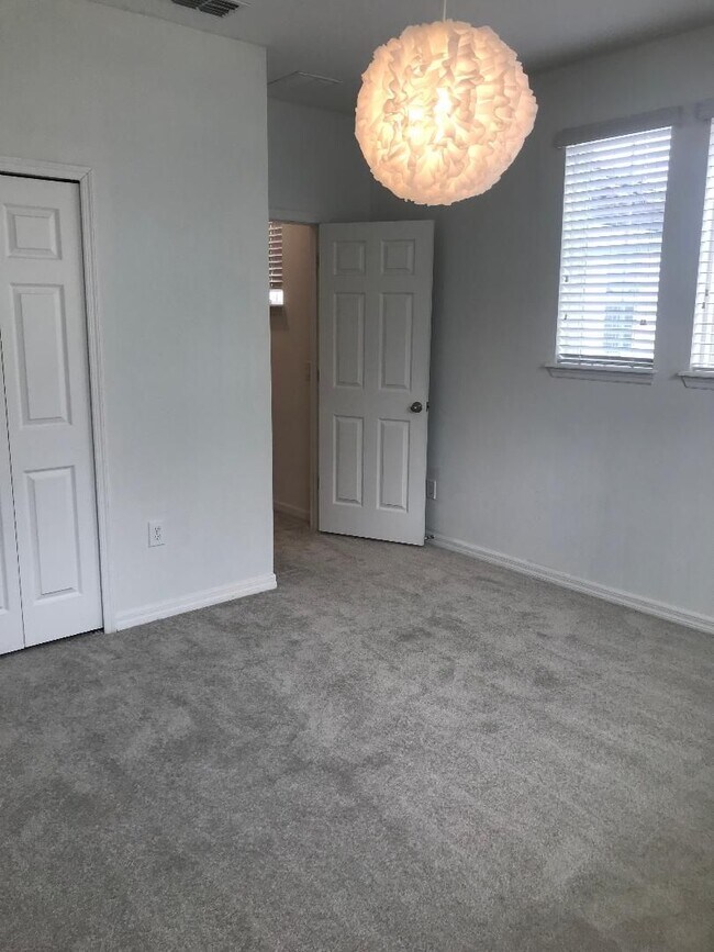 Building Photo - 12886 Westside Vlg Lp