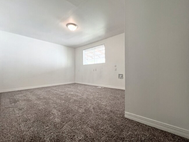 Building Photo - 3006 Bella~Great North End Home!