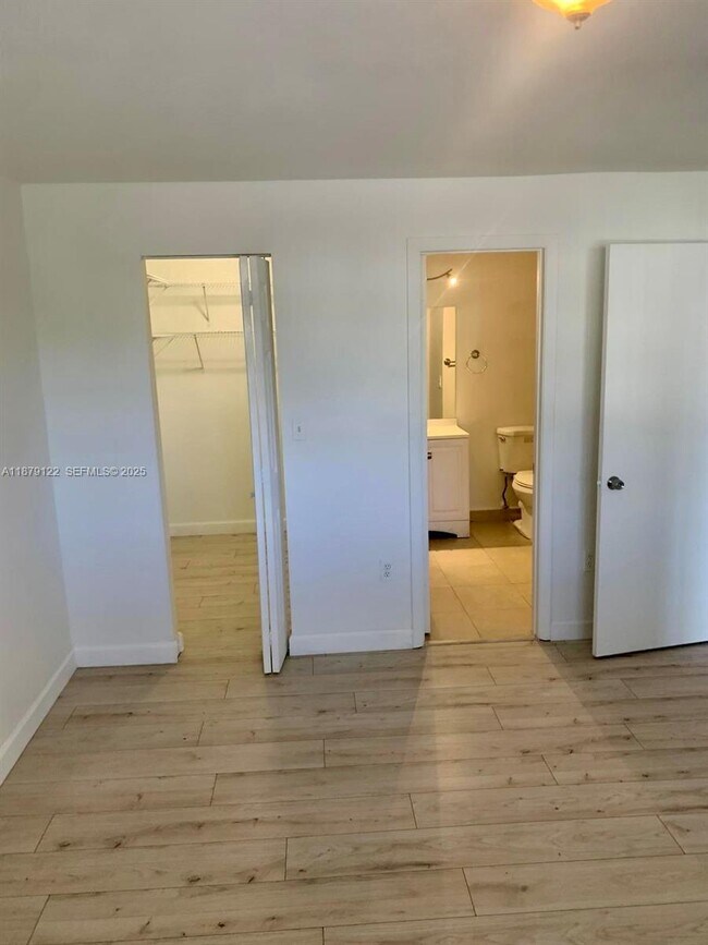 Building Photo - 468 NE 206th Ln