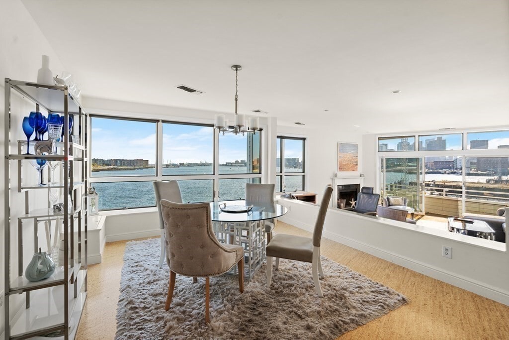 Building Photo - 3 Pier 7