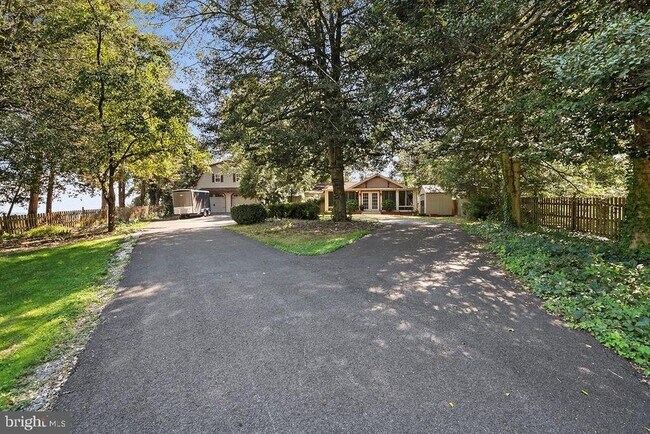 Building Photo - 1348 Carpenters Point Rd