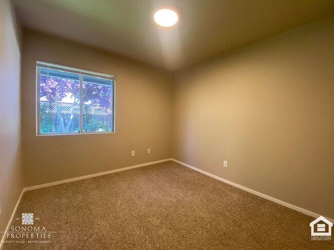 Building Photo - Light-Filled 3BD/2BA Home in Desirable Fry...