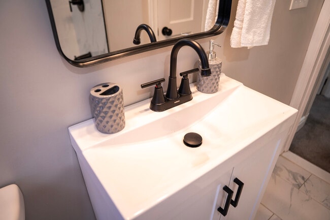 Building Photo - 8623 Willow Oak Rd