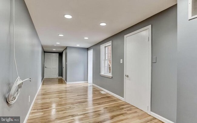 Building Photo - 1049 S Charles St