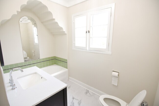 Primary bath - 1242 Stearns Dr