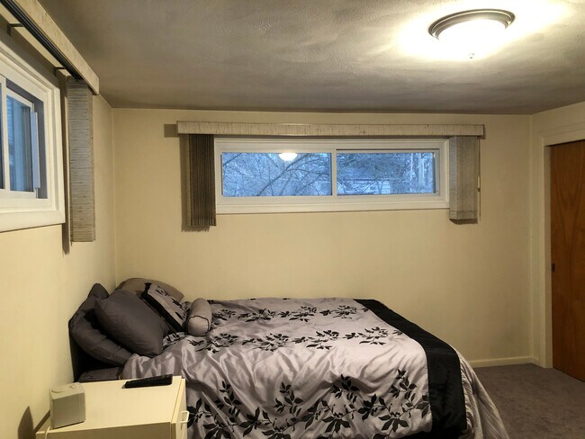 Bedroom - 207 Carlton Dr