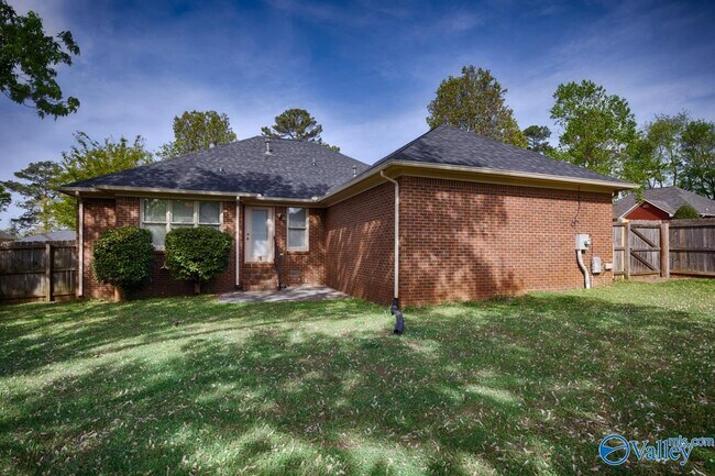 Building Photo - 180 Jarrett Ln