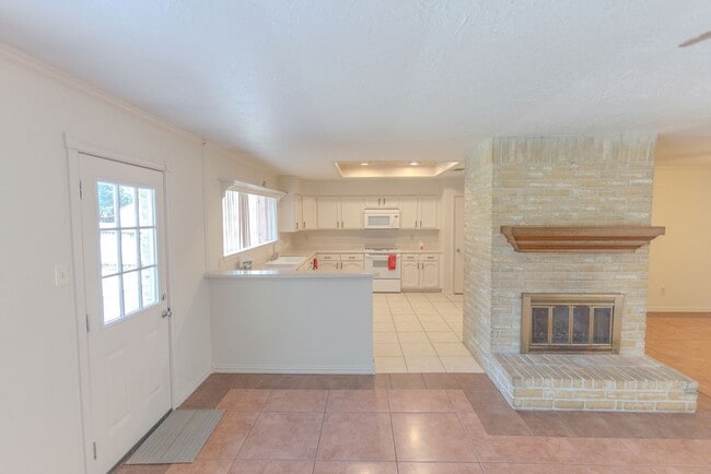 Building Photo - 9806 Cane Creek Dr