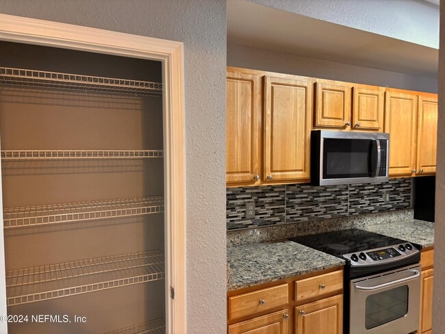 Building Photo - 10075 GATE N Pky