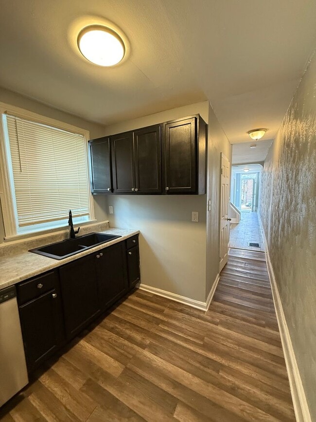 Building Photo - 103 Taylor St