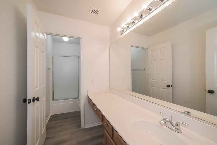 Building Photo - 13538 W Berridge Ln