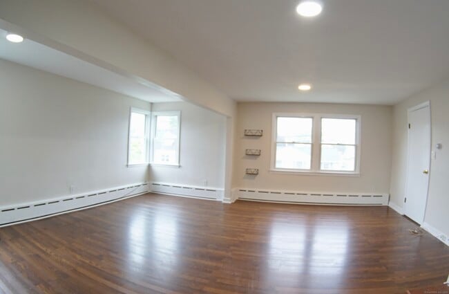 Building Photo - 586 Courtland Ave