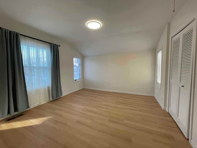 Building Photo - 2937 Lincoln Ave