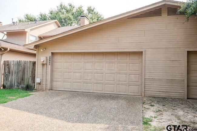 Building Photo - 5809 Hollytree-