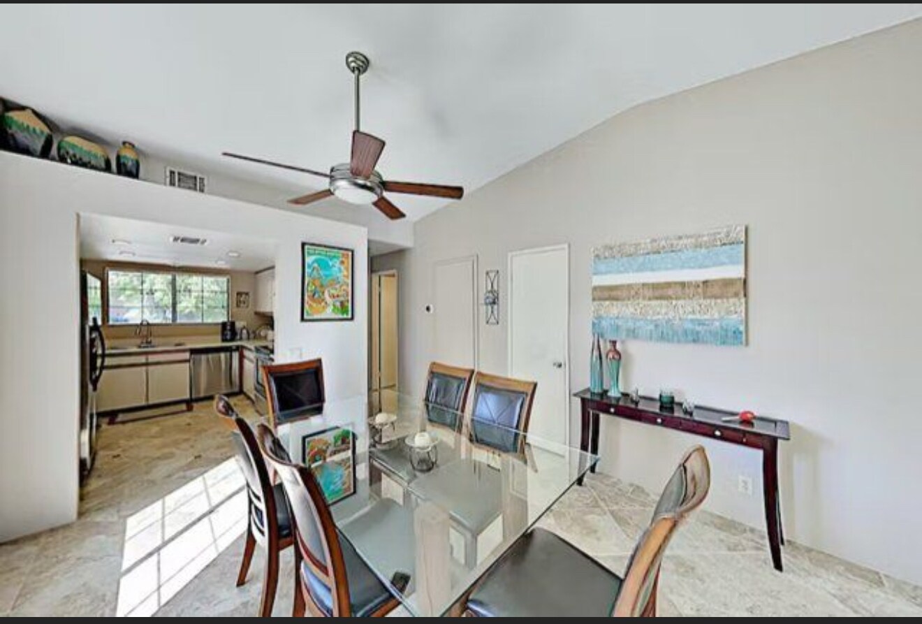 Building Photo - 505 S Farrell Dr
