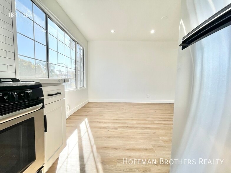 Building Photo - 1403 N Vista St