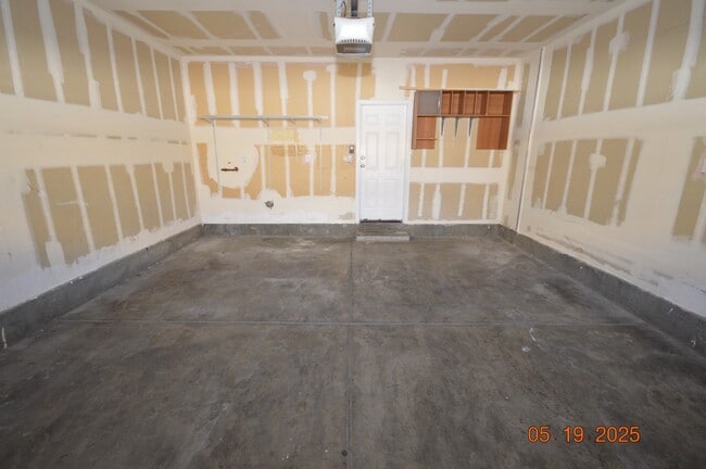 Building Photo - 6321 Desert Leaf St