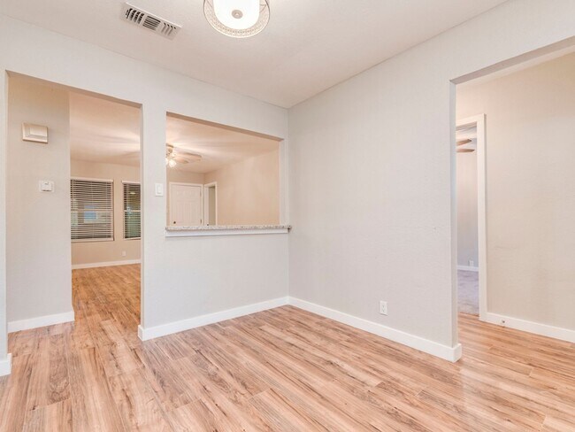Building Photo - Fully Remodeled 4BR Home in East Austin – Modern Upgrades & Spacious Yard