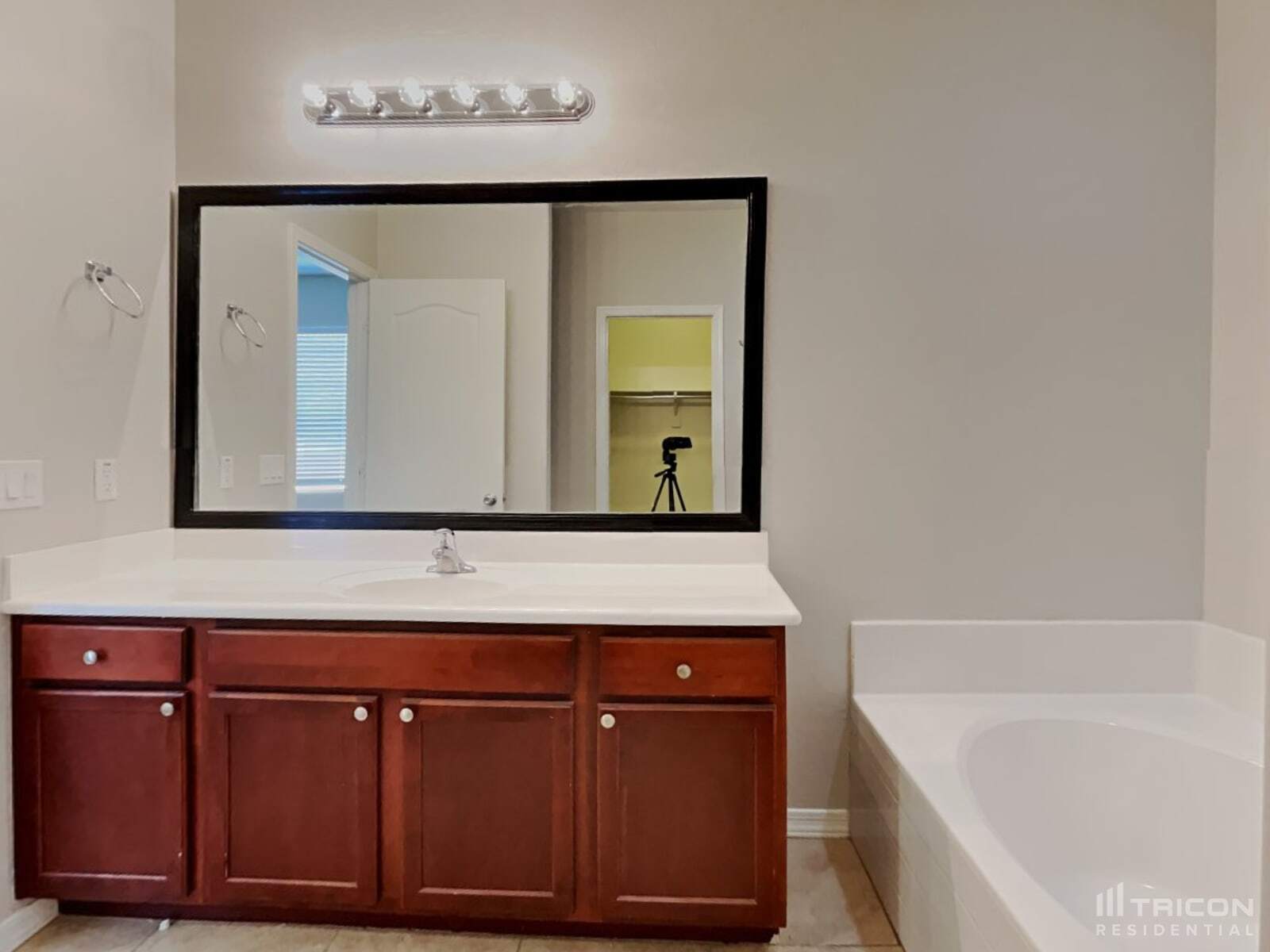 Building Photo - 40209 W Walker Wy