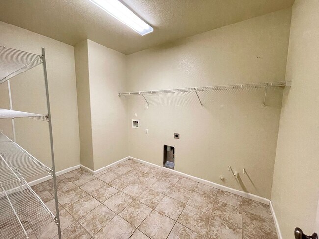 Building Photo - 5301 Lotus Pond Way