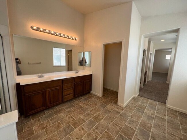 Building Photo - 2912 Medinah Way